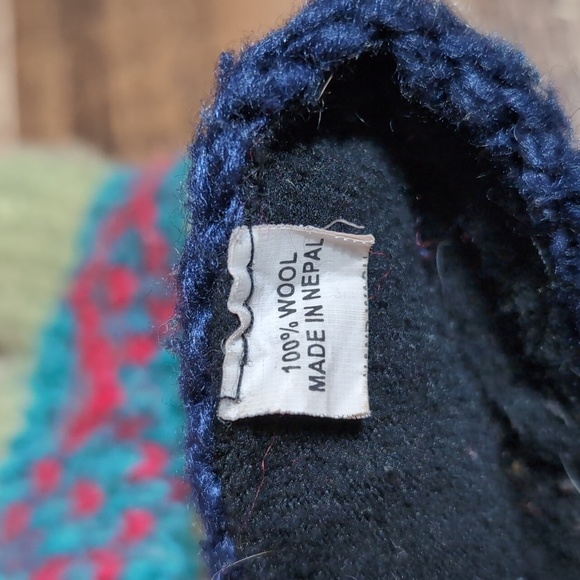 Wool Gloves Handmade in Nepal - Picture 4 of 9